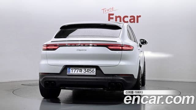 Porsche Cayenne 2023 — ფოტო 3/20
