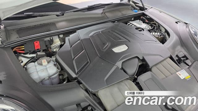 Porsche Cayenne 2023 — ფოტო 5/20