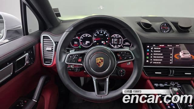 Porsche Cayenne 2023 — ფოტო 13/20