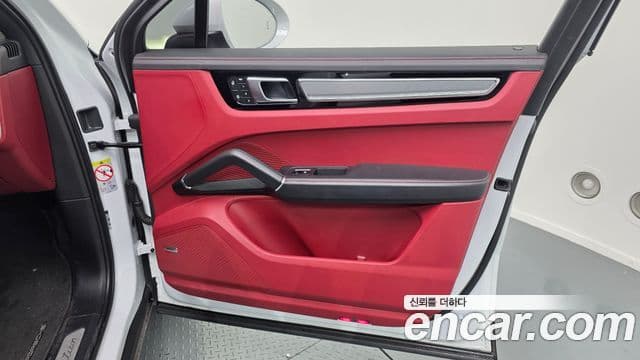 Porsche Cayenne 2023 — Şəkil 7/30
