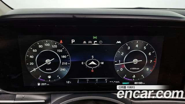 Kia Carnival 2021 — ფოტო 8/20