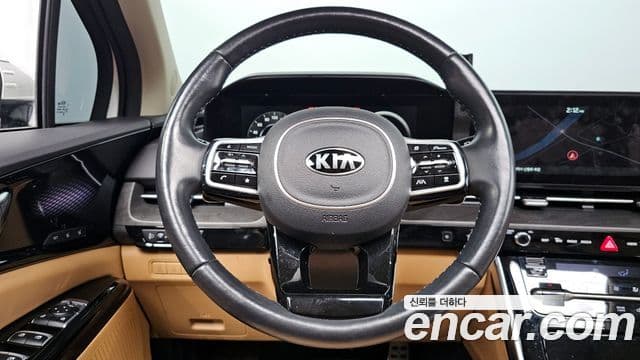 Kia Carnival 2021 — ფოტო 13/20
