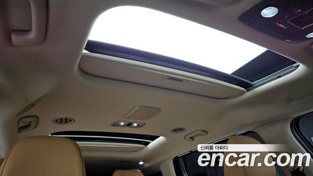 Kia Carnival 2021 — ფოტო 15/20