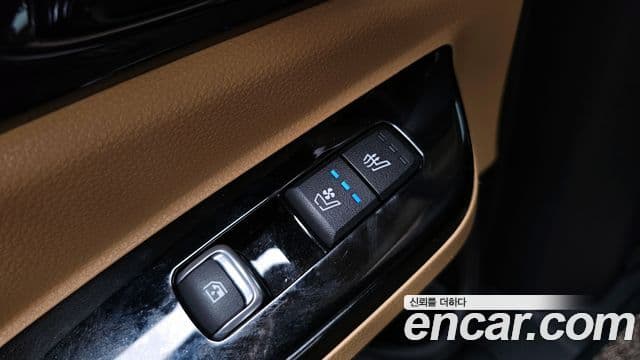 Kia Carnival 2021 — ფოტო 16/20