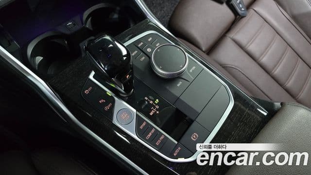 BMW 3 Series 2022 — Şəkil 9/20
