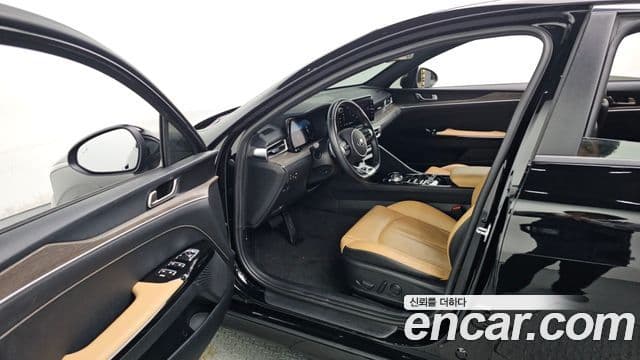 Kia K5 2021 — ფოტო 8/20