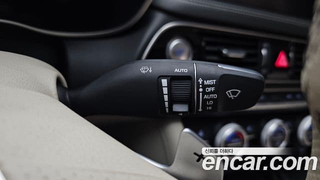 Genesis G70 2019 — ფოტო 17/20
