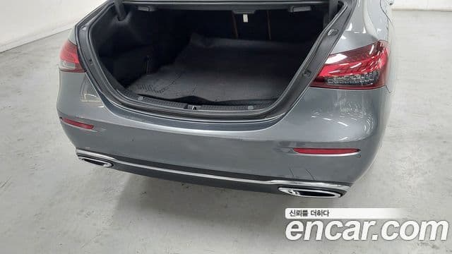Mercedes-Benz E-Class 2020 — Photo 17/20