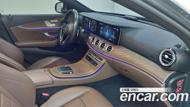 Mercedes-Benz E-Class 2020 — Photo 1/20