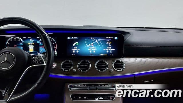 Mercedes-Benz E-Class 2020 — Photo 2/20
