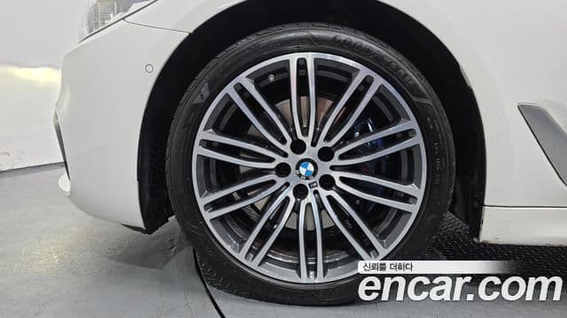 BMW 5 Series 2018 — Şəkil 5/20