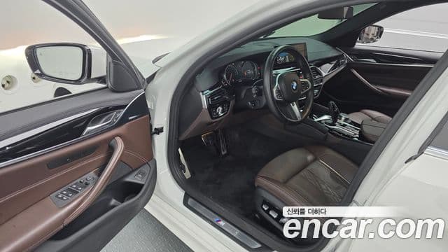 BMW 5 Series 2018 — Şəkil 10/20