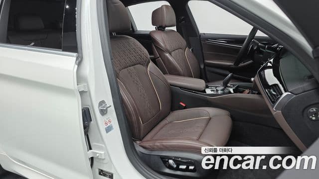 BMW 5 Series 2018 — Şəkil 12/20