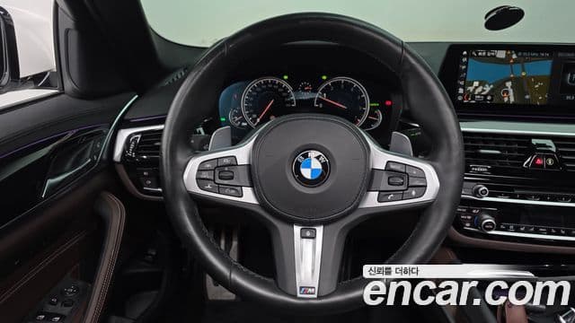 BMW 5 Series 2018 — Şəkil 15/20