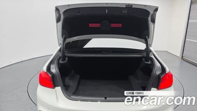 BMW 5 Series 2018 — Şəkil 20/20