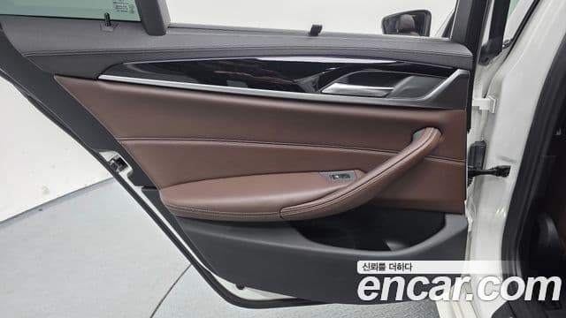 BMW 5 Series 2018 — Photo 2/34