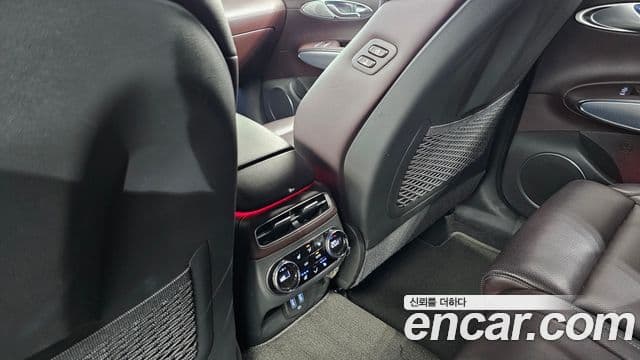 Genesis GV70 2021 — Şəkil 18/20