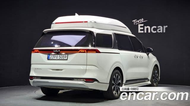 Kia Carnival 2022 — ფოტო 2/20