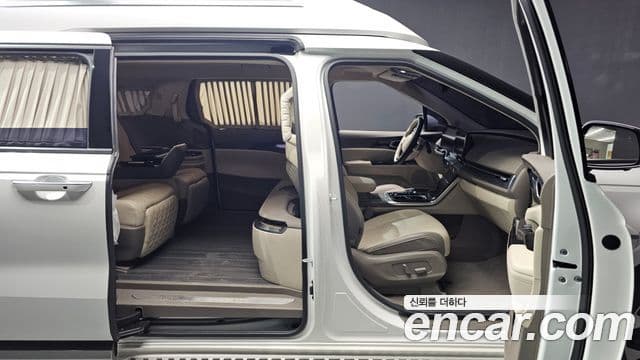 Kia Carnival 2022 — ფოტო 18/20