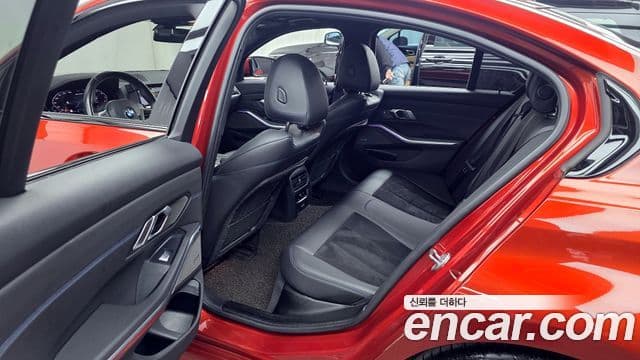 BMW 3 Series 2021 — ფოტო 17/35