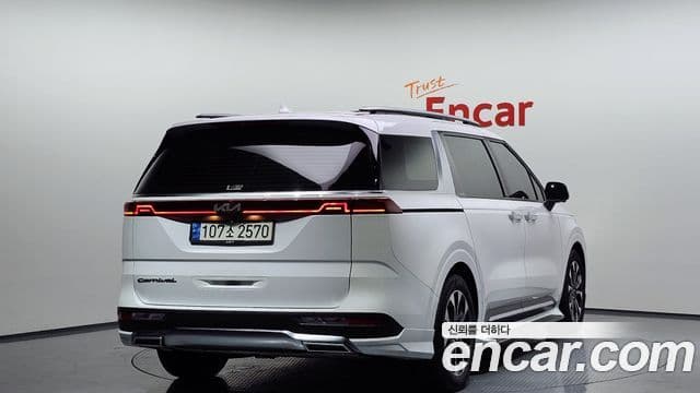 Kia Carnival 2021 — ფოტო 2/20