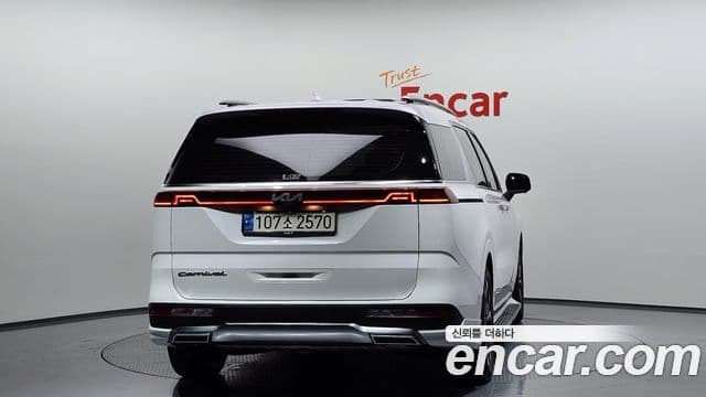 Kia Carnival 2021 — ფოტო 4/20