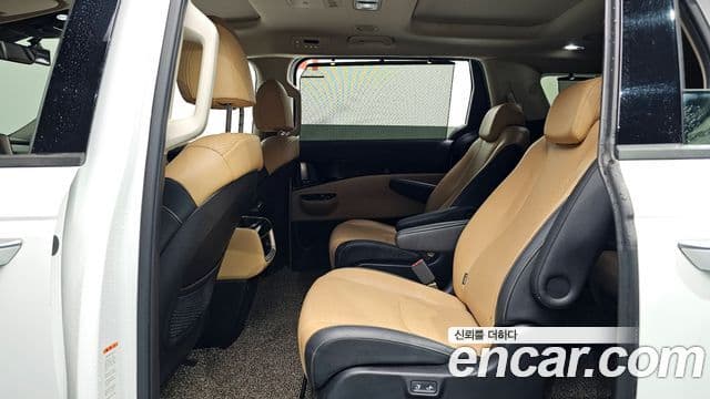 Kia Carnival 2021 — ფოტო 11/20