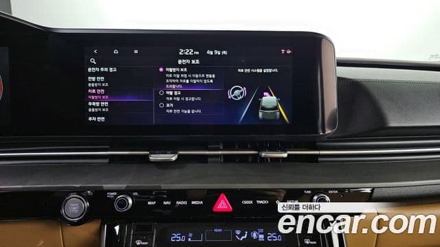 Kia Carnival 2021 — ფოტო 17/20