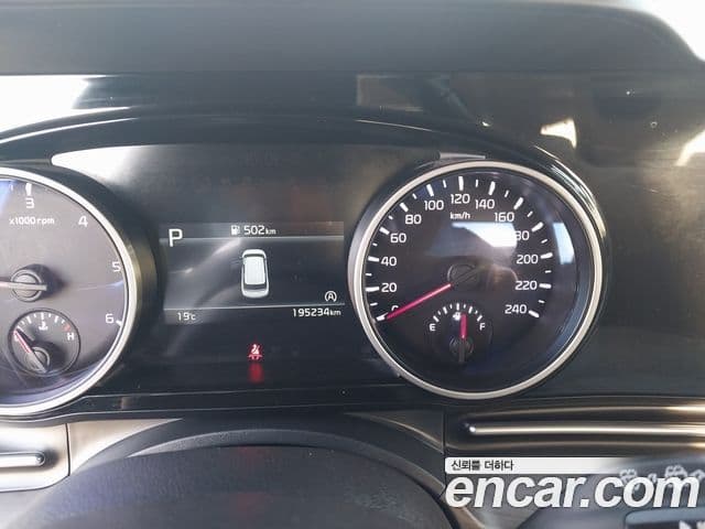 Kia Carnival 2020 — ფოტო 6/16
