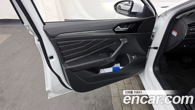 Volkswagen Jetta 2023 — Şəkil 19/32
