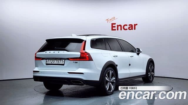 Volvo V60 Cross Country 2020 — ფოტო 2/20