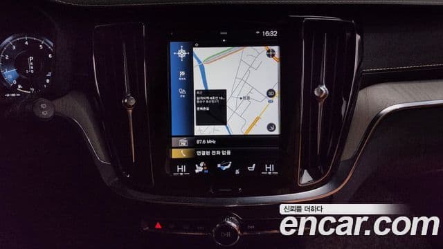 Volvo V60 Cross Country 2020 — ფოტო 13/20