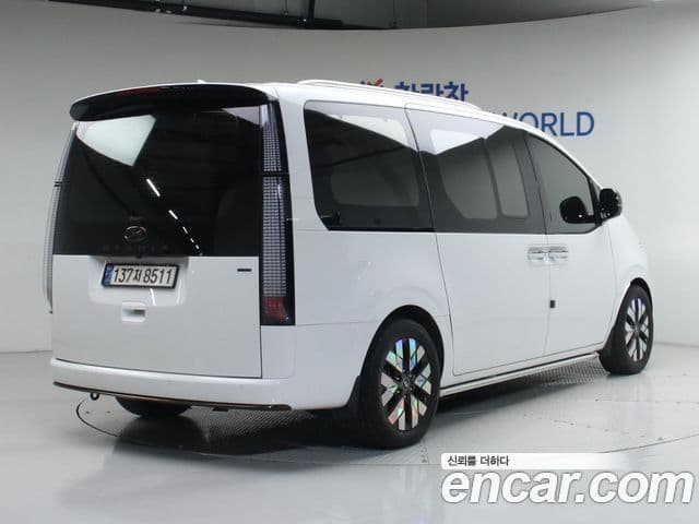 Hyundai Staria 2021 — ფოტო 2/20