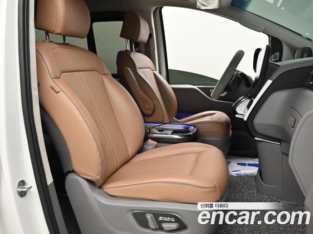 Hyundai Staria 2021 — ფოტო 9/20