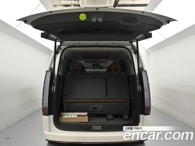 Hyundai Staria 2021 — ფოტო 18/20