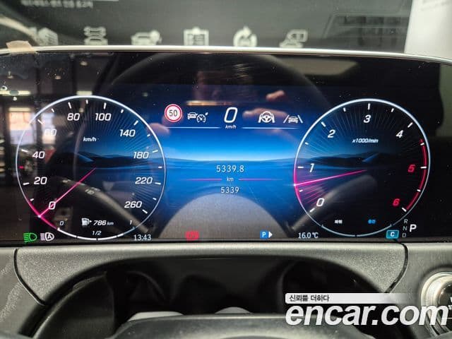 Mercedes-Benz E-Class 2025 — ფოტო 7/20