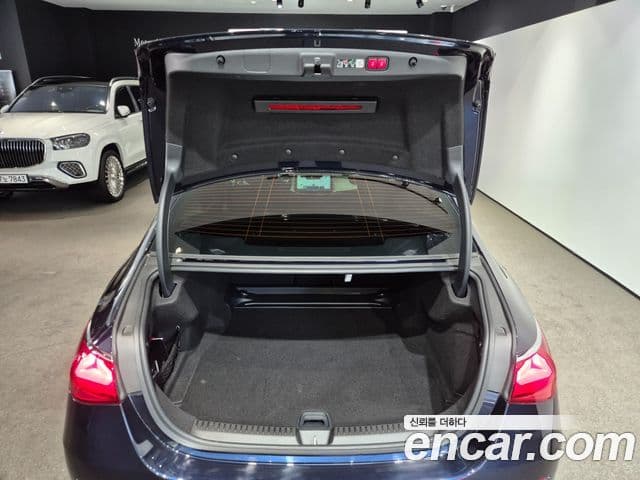 Mercedes-Benz E-Class 2025 — ფოტო 18/20