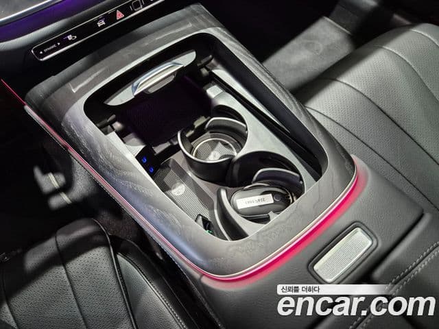 Mercedes-Benz E-Class 2025 — ფოტო 19/20