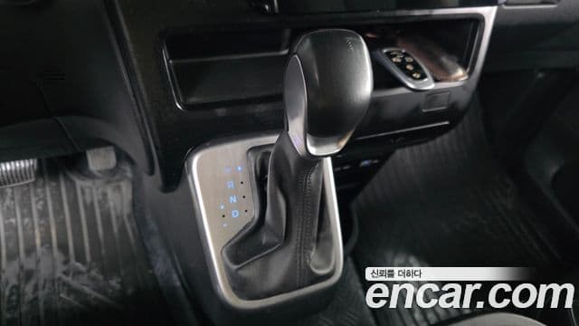 Hyundai Staria 2021 — фото 9 из 20
