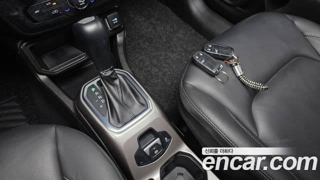 Jeep Renegade 2021 — Şəkil 24/30