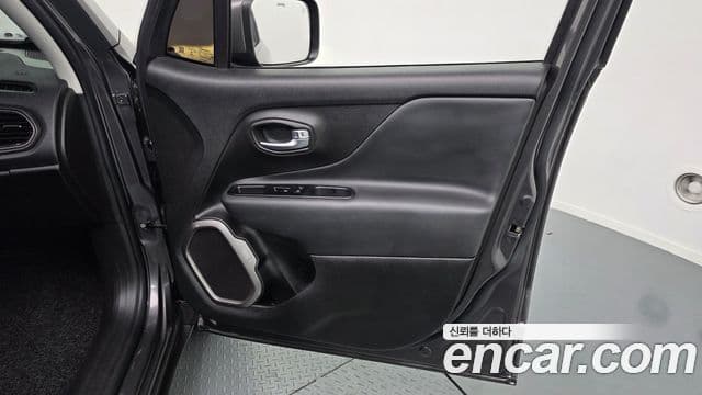 Jeep Renegade 2021 — Şəkil 30/30