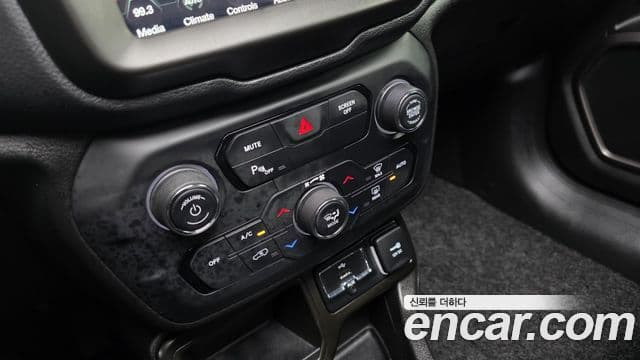 Jeep Renegade 2021 — Şəkil 11/30