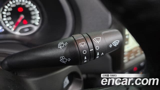 Jeep Renegade 2021 — Şəkil 28/30