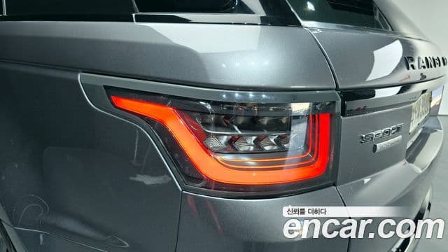 Land Rover Range Rover Sport 2018 — Photo 16/33