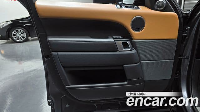 Land Rover Range Rover Sport 2018 — Photo 18/33