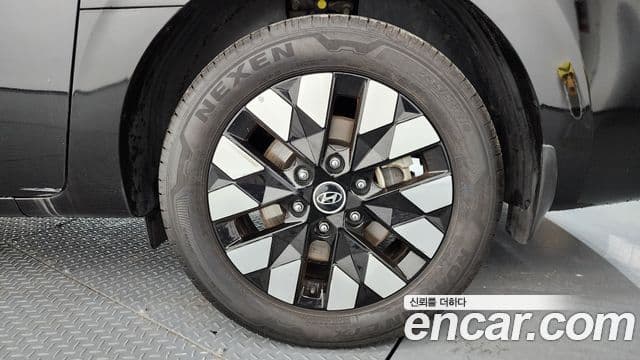 Hyundai Staria 2025 — ფოტო 33/37