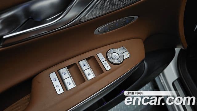 Genesis GV70 2022 — ფოტო 16/20