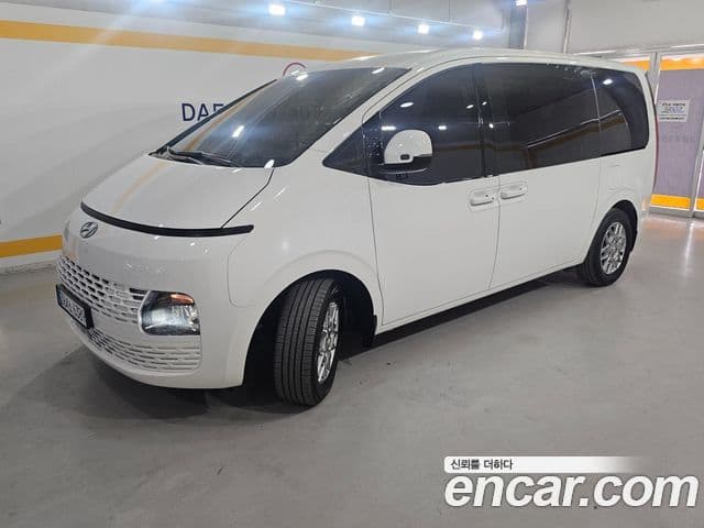 Hyundai Staria 2021 — ფოტო 2/20