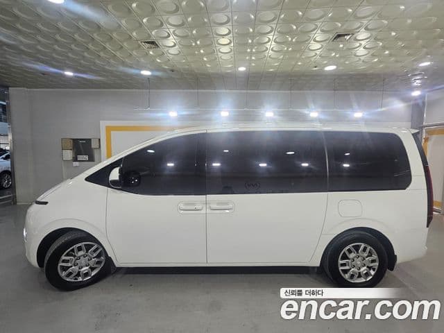 Hyundai Staria 2021 — ფოტო 3/20