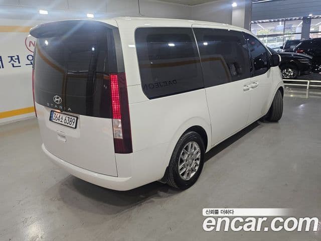 Hyundai Staria 2021 — ფოტო 6/20